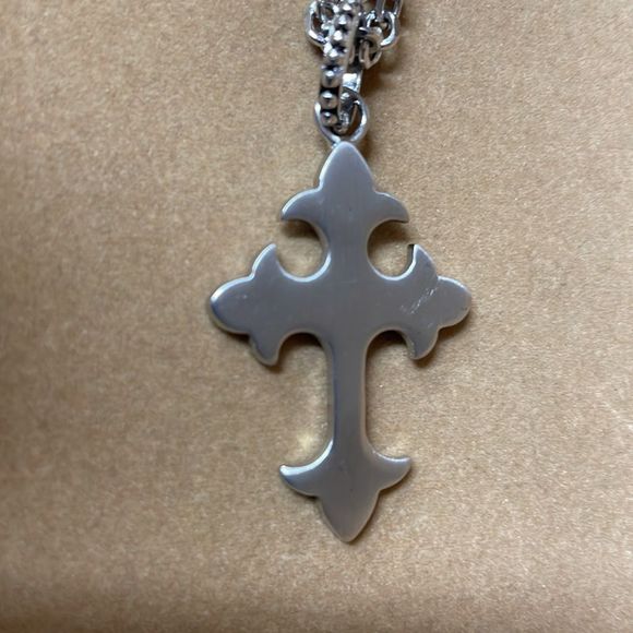 Black and silver cross necklace - Picture 6 of 9